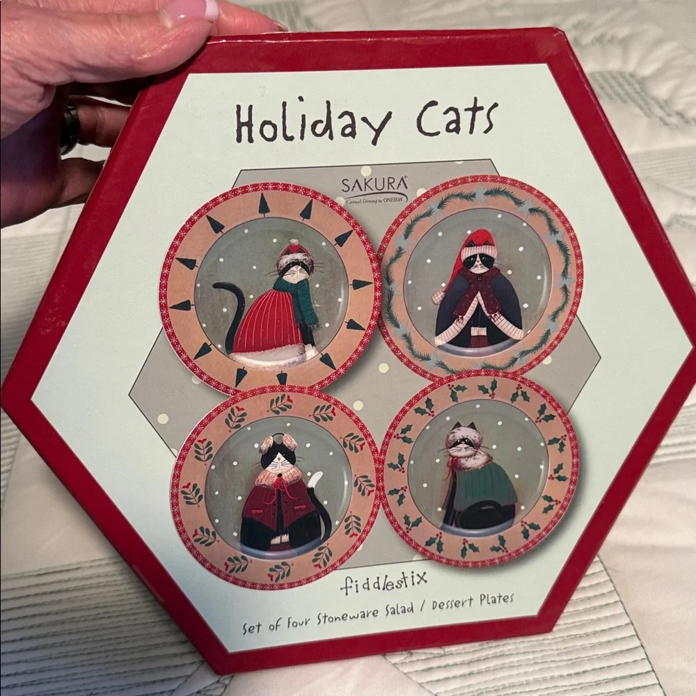Sakura Holiday Cats 4 Stoneware Salad/Dessert Plates In Box